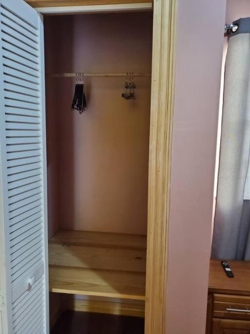 Upstairs 2 Bedroom Avalon Regia Apartment Georgetown Exterior foto