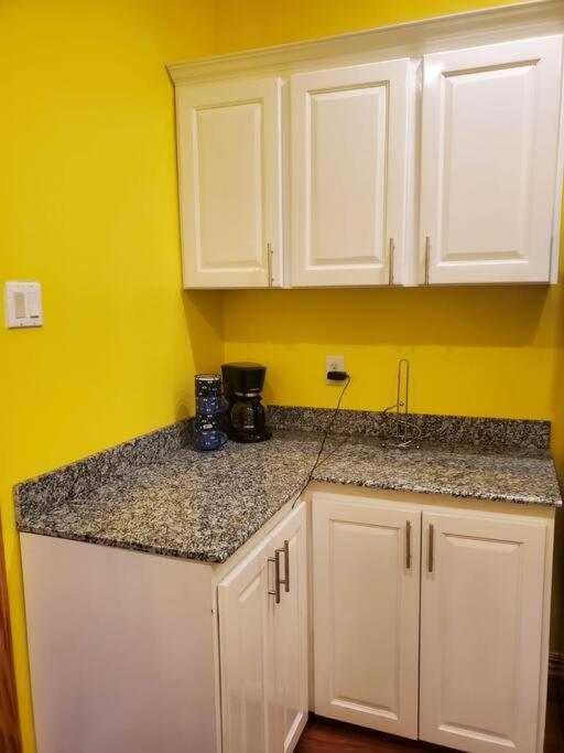 Upstairs 2 Bedroom Avalon Regia Apartment Georgetown Exterior foto