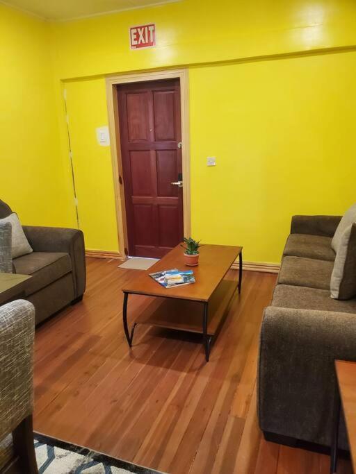 Upstairs 2 Bedroom Avalon Regia Apartment Georgetown Exterior foto